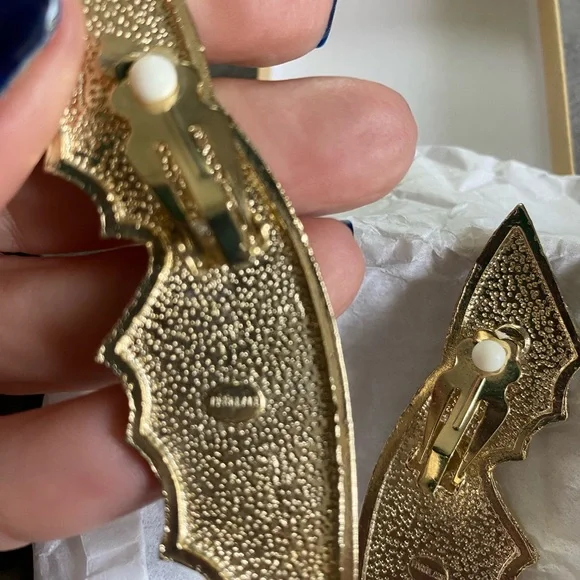 Park Lane vintage Gold tone Wing-Shaped clip Earrings - Picture 4 of 5